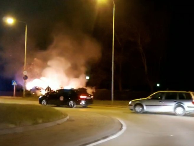 BURNO VEČE U BANJALUCI Požar kod Kastela (VIDEO)