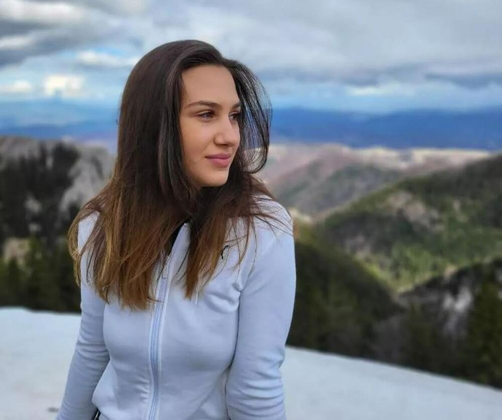 Studira filozofiju, ima crni pojas, stigla je do Holivuda: Ko je lijepa Nina Mrđa, djevojka Luke Raca?
