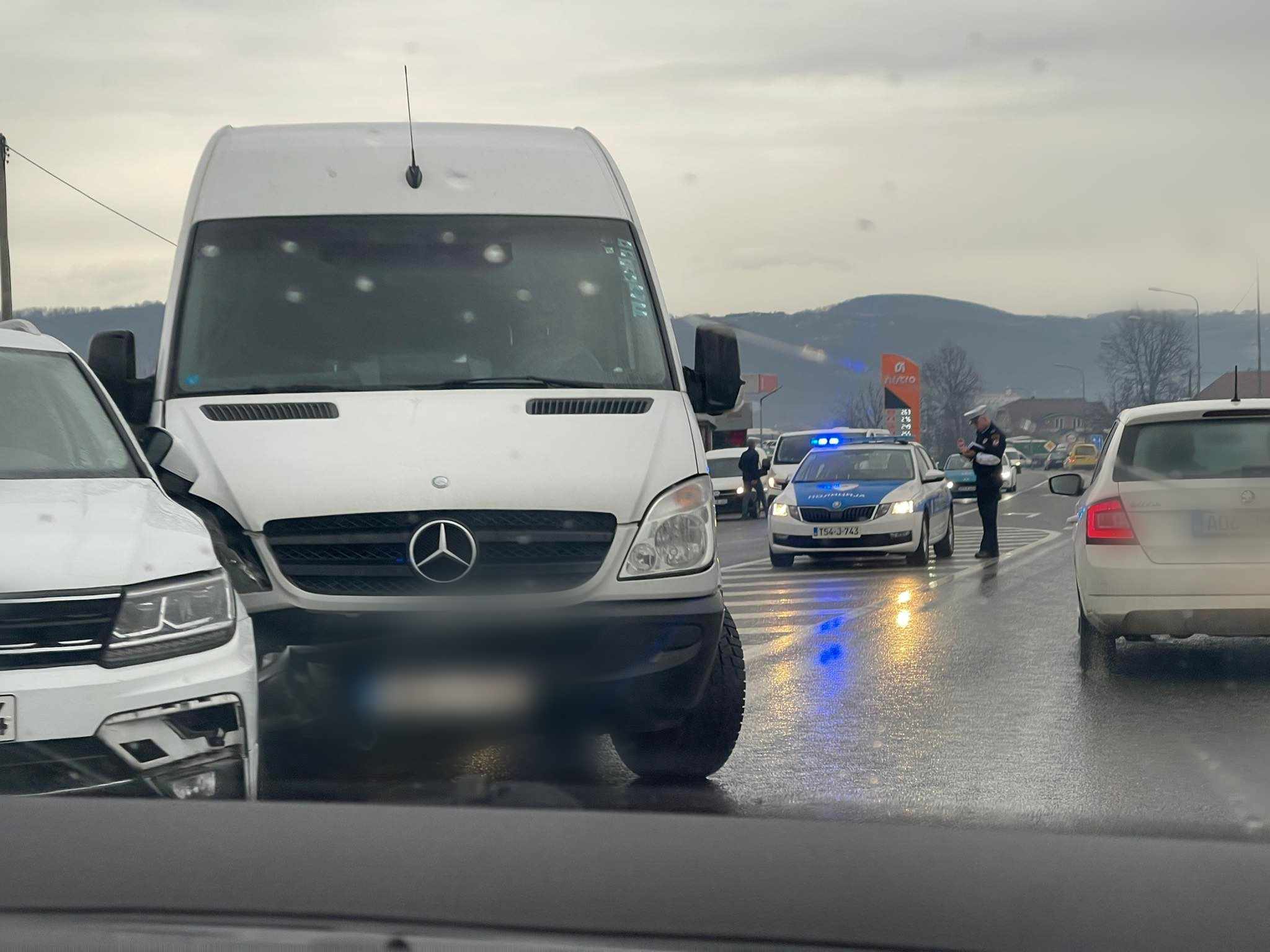 POLICIJA NA LICU MJESTA Saobraćajna nesreća kod KPZ-a Tunjice (FOTO)