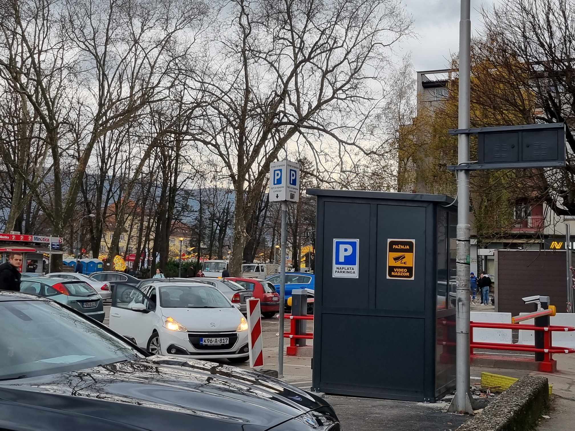NESAVJESNI VOZAČI Kazne za nepropisno parkiranje u Banjaluci puni gradsku kasu