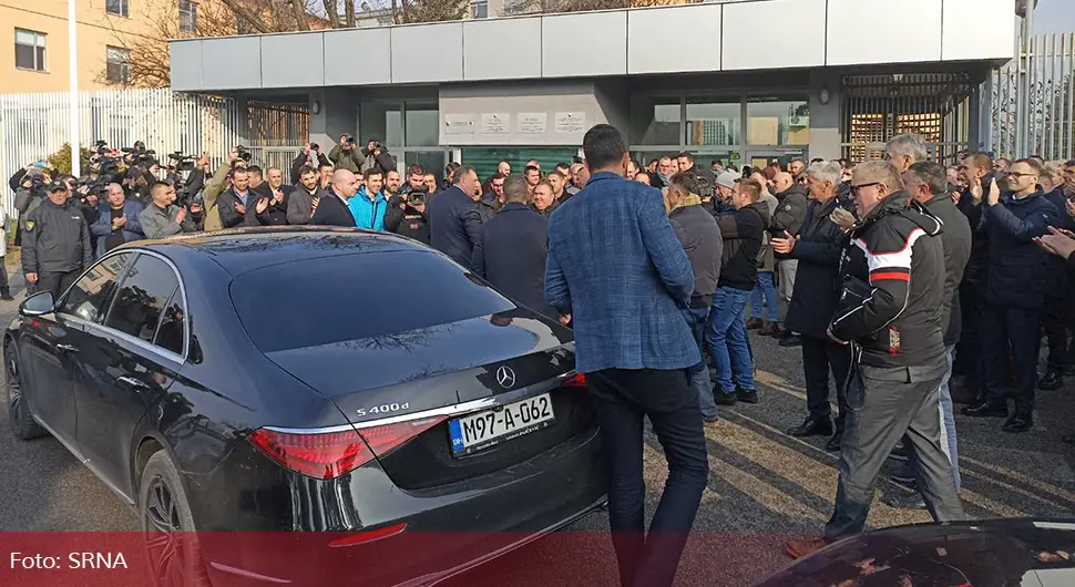 Milorad Dodik dočekan aplauzom ispred Suda BiH (FOTO/VIDEO)