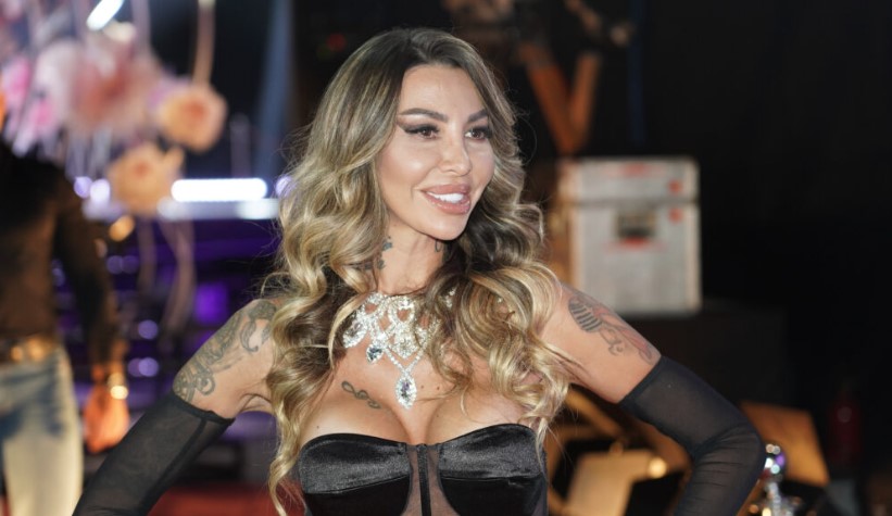 JAVNOST U ŠOKU Pojavili se "rani radovi" Aneli Ahmić (FOTO)