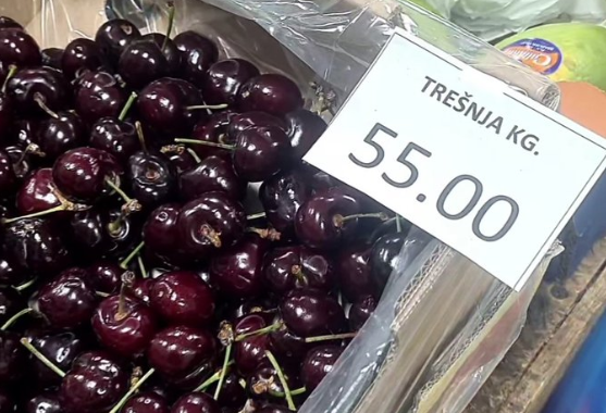 VRTOGLAVE CIJENE Kilogram trešanja u Banjaluci 55 maraka