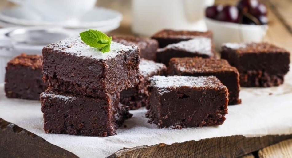 NIKAD VAM SE NEĆE ZALIJEPITI ILI PUĆI KOLAČ Imamo trik za svaki pleh, vaše muke u kuhinji su riješene