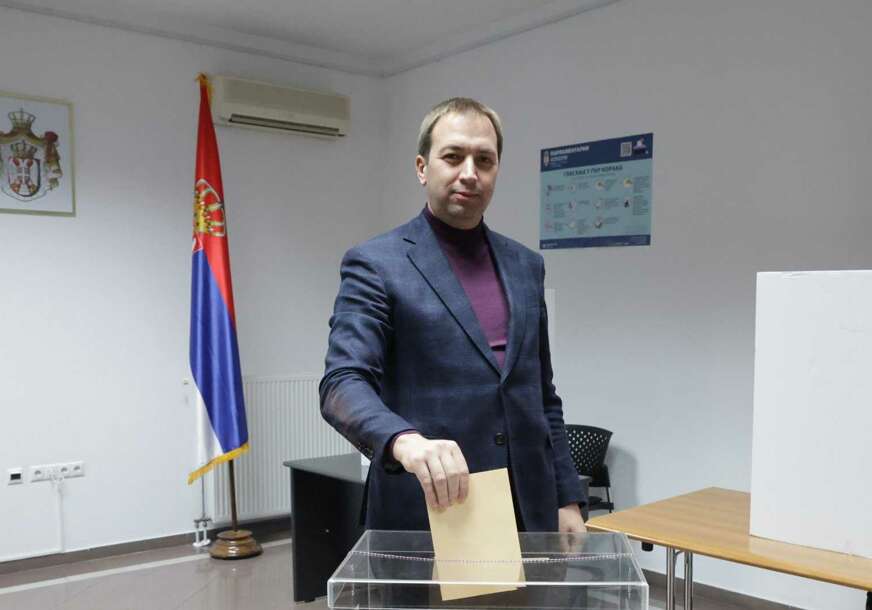"Svi Srbi iz Srpske treba da budu državljani naše matice" Selak glasao u Generalnom konzulatu Srbije u Banjaluci