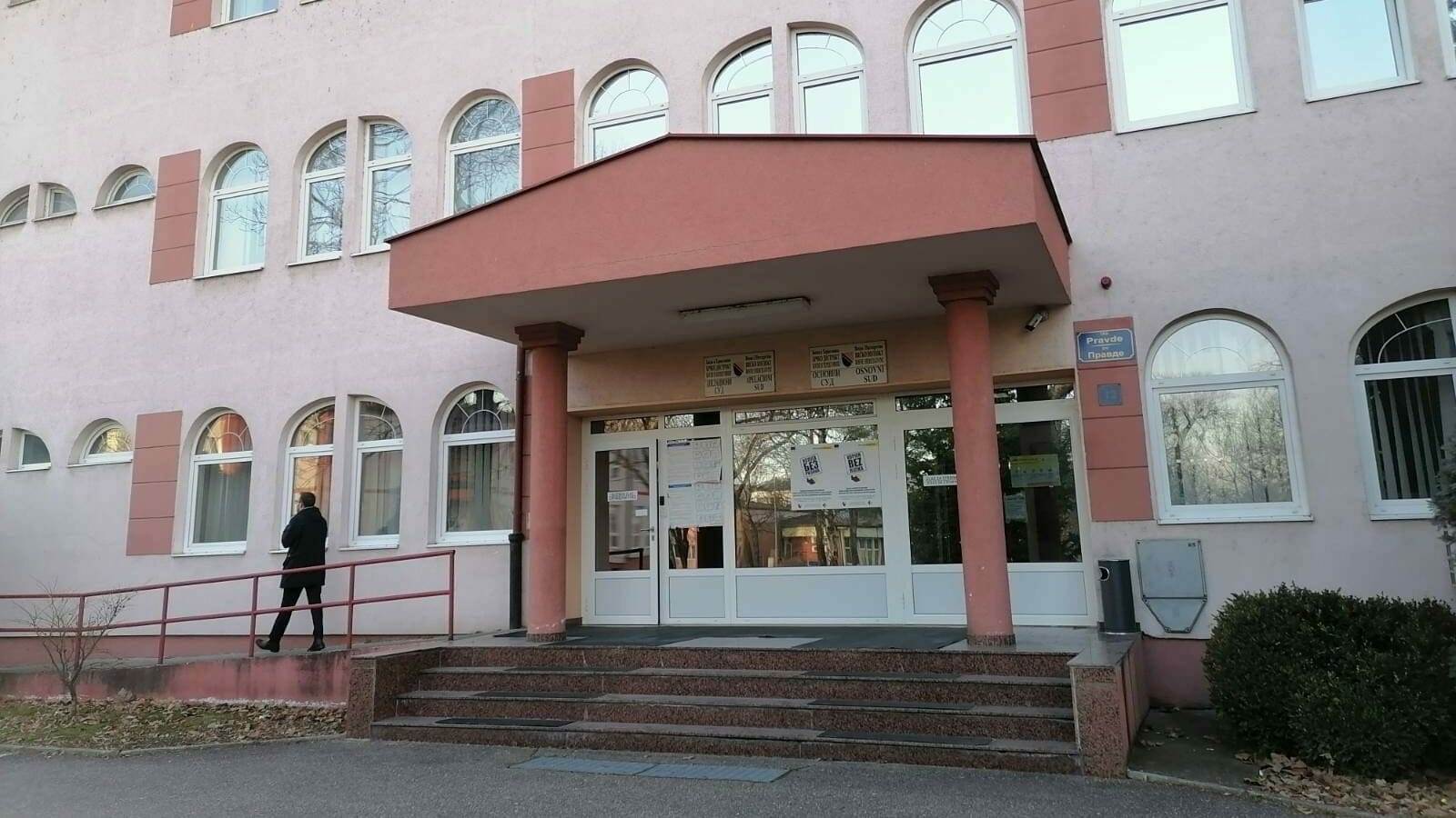 SUPRUGU MUČIO, TUKAO I GURAO NA ŠPORET DA SE OPEČE Brčak (44) osuđen na godinu dana zatvora