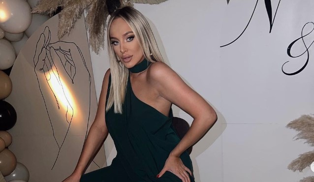 PRAZNIČNA ČAROLIJA U KUĆI LUNE ĐOGANI Mija i Lana uživaju kao prave princeze sa majkom (FOTO)