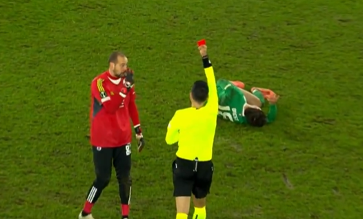 NEPROMIŠLJEN POTEZ Milan Borjan dobio direktan crveni karton nakon oštrog starta