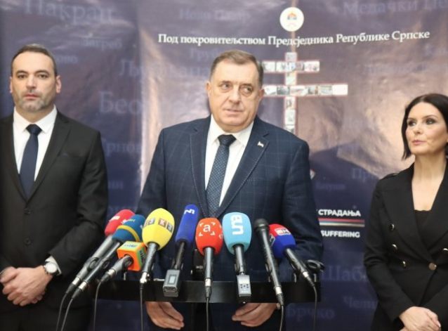 "ETIKETU GENOCIDNOG NARODA ŽELE NAMJERNO DA NAM STAVE NA ČELO" Dodik: Svijet je na Trgu Krajine vidio sliku ljubavi i slobode srpskog naroda