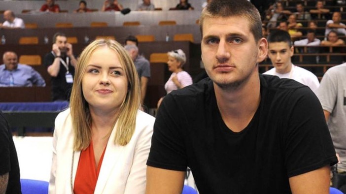 NIKOLA I NATALIJA JOKIĆ ODUŠEVILI KOSTIMIMA Igrači Denvera napravili maskenbal, plejada zanimljivih likova "zapalila" mreže (FOTO)