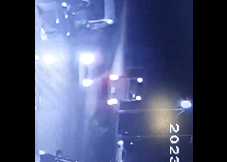 (VIDEO) Pogledajte krađu autobusa u Omarskoj: Lagano dao gas, upalio žmigavac i otišao