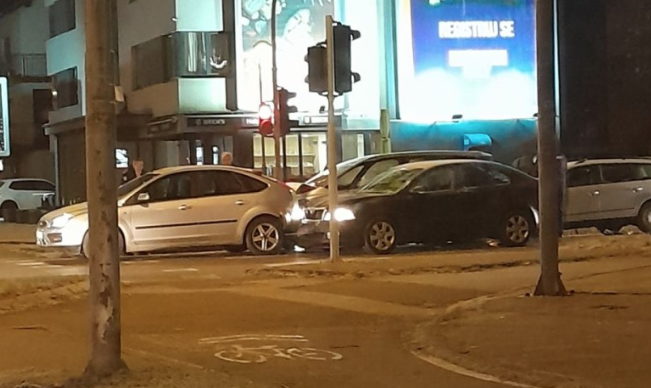 UDES U BANJALUCI Saobraćajna nezgoda na istočnom tranzitu: Učestvovalo više automobila