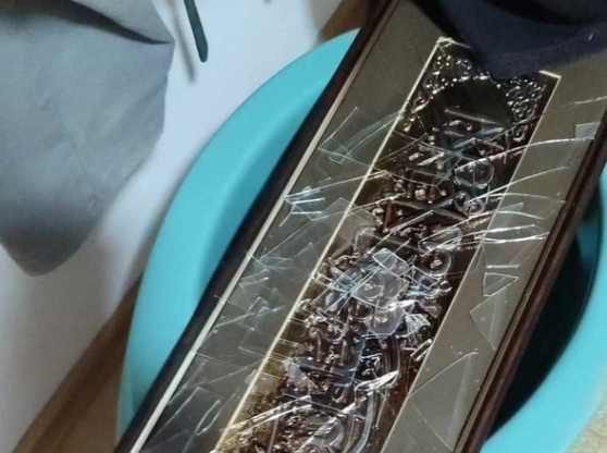 TRESAO SE LUSTER, SLIKE SU PADALE SA ZIDA Snimci zemljotresa u Zenici (FOTO/VIDEO)