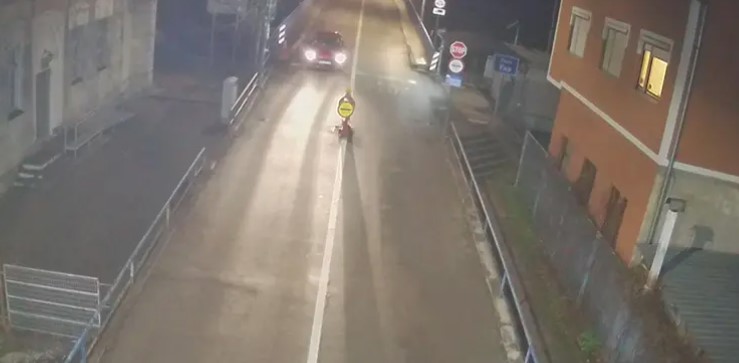 NAORUŽAJTE SE STRPLJENJEM Pet časova čeka se na ulazak u BiH na prelazu Novi Grad