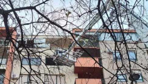 UŽAS U NOVOM SADU Slavska svijeća zapalila stan