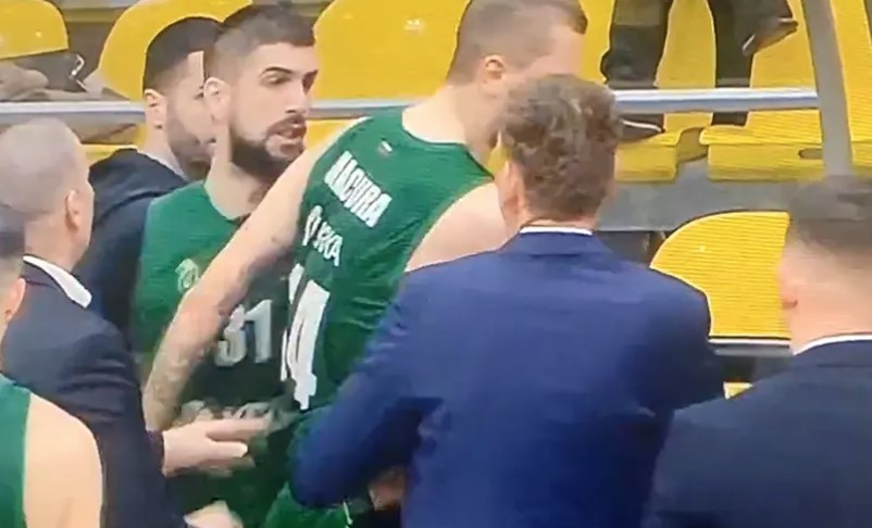 Incident na klupi Krke: Sukobili se igrači, treneri ih razdvojili (VIDEO)