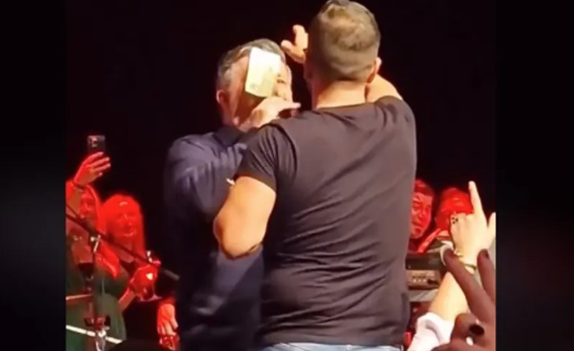 ISPLIVAO URNEBESAN VIDEO Mladić htio da zalijepi novac Konjeviću na čelu, njegova reakcija će vas iznenaditi