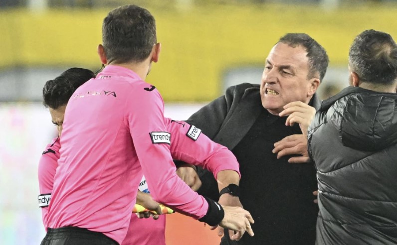 Ovo je čovjek zbog kojeg je Erdogan ukinuo fudbal u Turskoj: Bio je poslanik, osvojio nagradu za fer-plej, a onda pesnicama nasrnuo na sudiju
