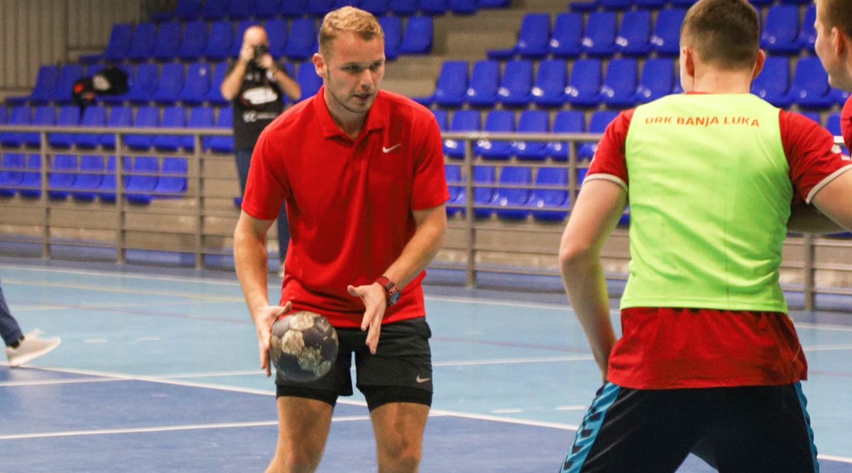 GRADONAČELNIK POKAZAO ZAVIDNO UMIJEĆE Draško Stanivuković zaigrao rukomet (FOTO)