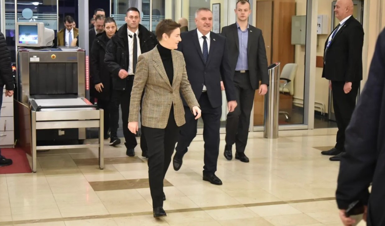 PREMIJERKA SRBIJE U BANJALUCI Brnabić: Milion evra donacije Vlade Srbije Republici Srpskoj (FOTO)