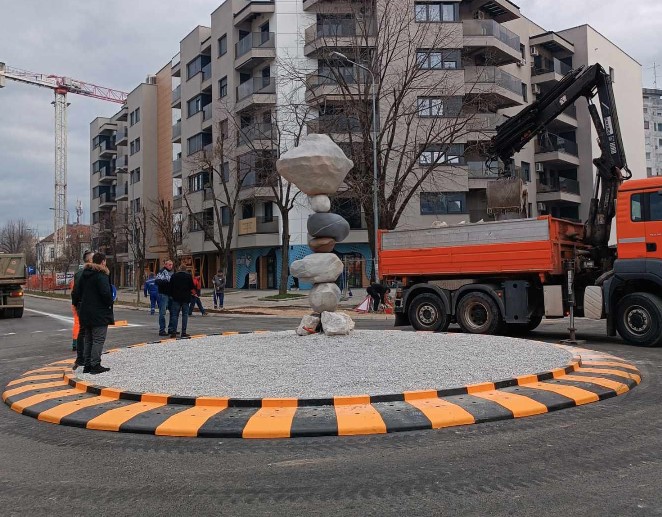 Gradonačelnik Stanivuković otkrio značenje nove skulpture koja krasi kružni tok u Banjaluci