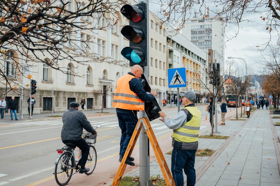 U Banjaluci postavljaju dodatne semafore za bicikliste