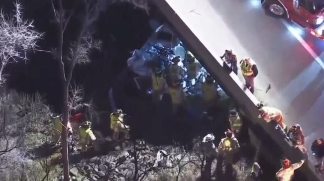 VOZAČ KAMIONA PREŽIVIO PRAVI PAKAO Šest dana bio priklješten u smrskanom vozilu, dva ribara mu spasila život (VIDEO)