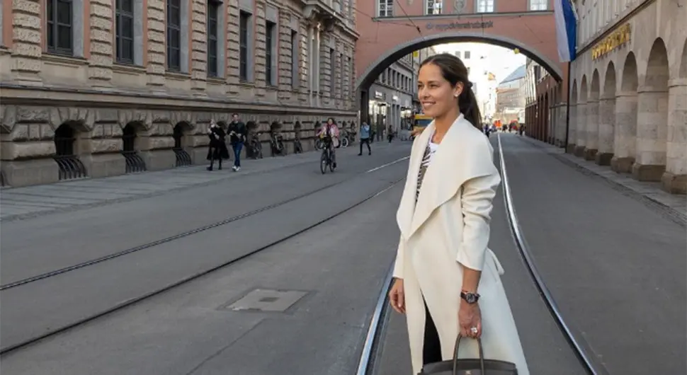 (FOTO) PROMJENA JOJ STOJI FANTASTIČNO Ana Ivanović ima novu frizuru