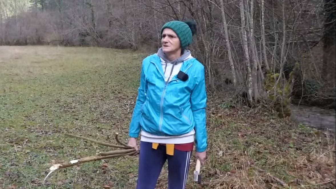 "NE MOLIM NIKOG ZA POMOĆ" Hatidža se bolje snalazi u šumi nego u gradu (VIDEO)