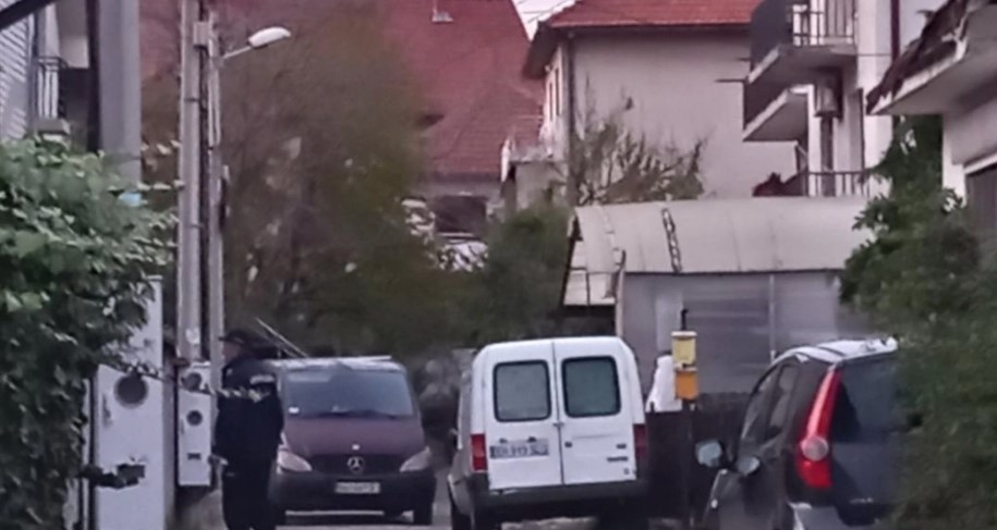 "ODAVNO JE NAJAVLJIVAO DA ĆE UBITI SINA" Jezivi detalji krvoprolića u Beogradu: Pored tijela oca i sina nađena dva oproštajna pisma (FOTO)