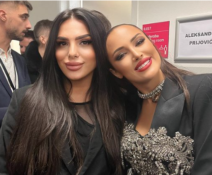 SLIKA KOJA JE PRIVUKLA PAŽNJU Svi gledali u atraktivnu "djevojku" pored Aleksandre Prijović koja je zapravo muškarac (FOTO)