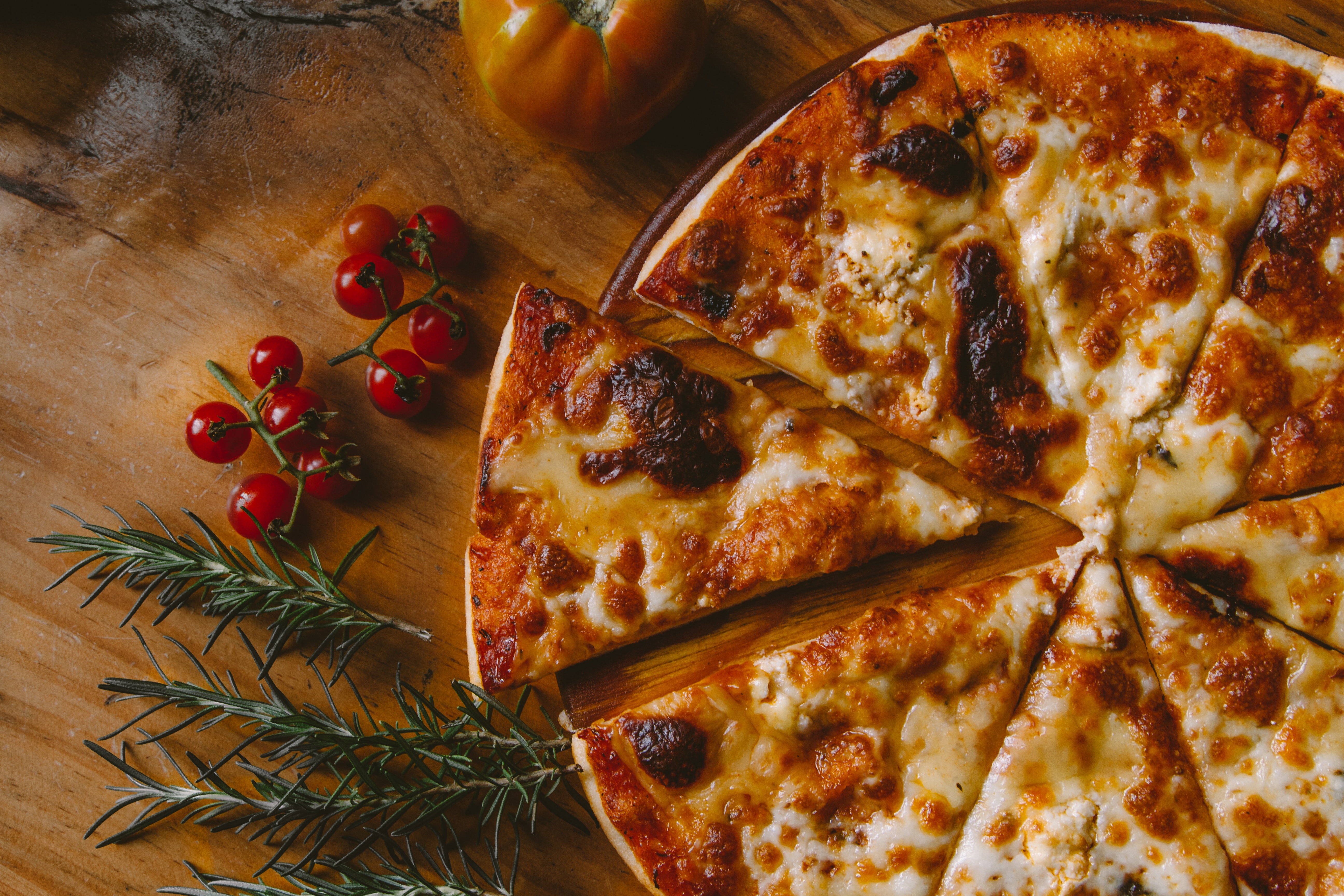 LAŽNA PICA SA BIJELIM LUKOM Brzinski recept i tijesto od samo dva sastojka