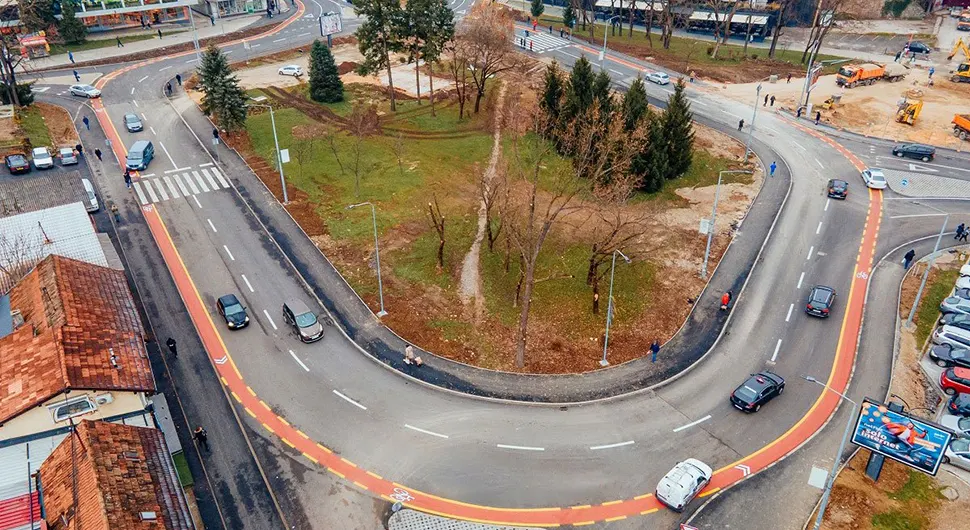 NIKAKO BANJALUČANI NA ZELENU GRANU Ponovo voze kontra smjerom u kružnom (VIDEO)
