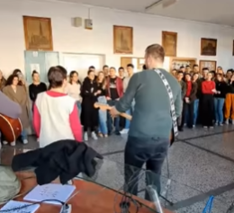 MILENA, GENERACIJO MOJA Učenici i kolege na nezaboravan način ispratili profesoricu u penzniju (VIDEO)