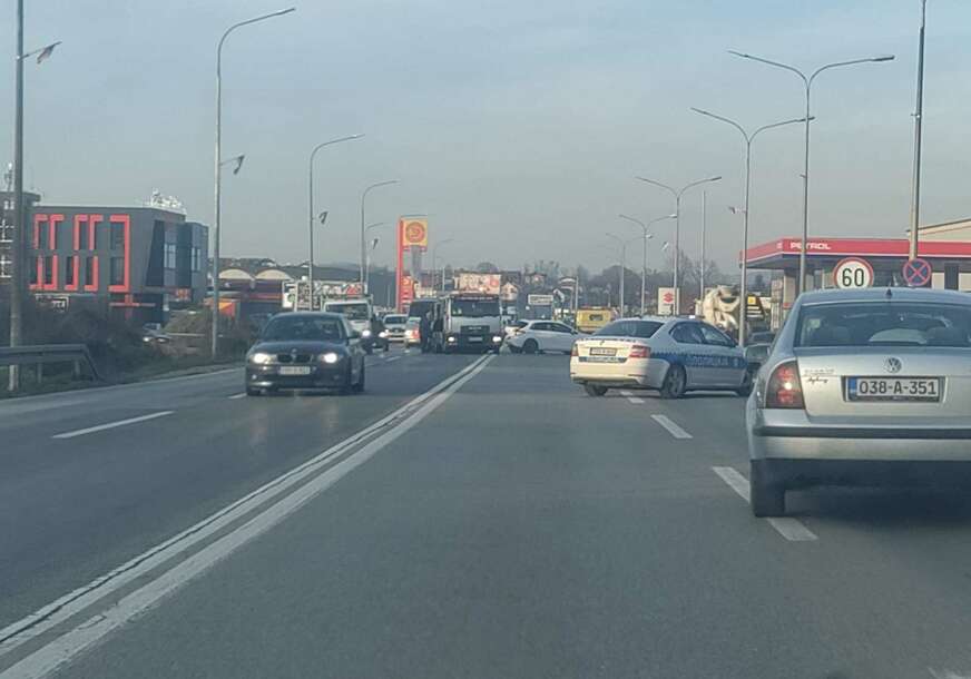 SAOBRAĆAJKA NA BANJALUČKOM TRANZITU U sudaru učestvovalo više automobila