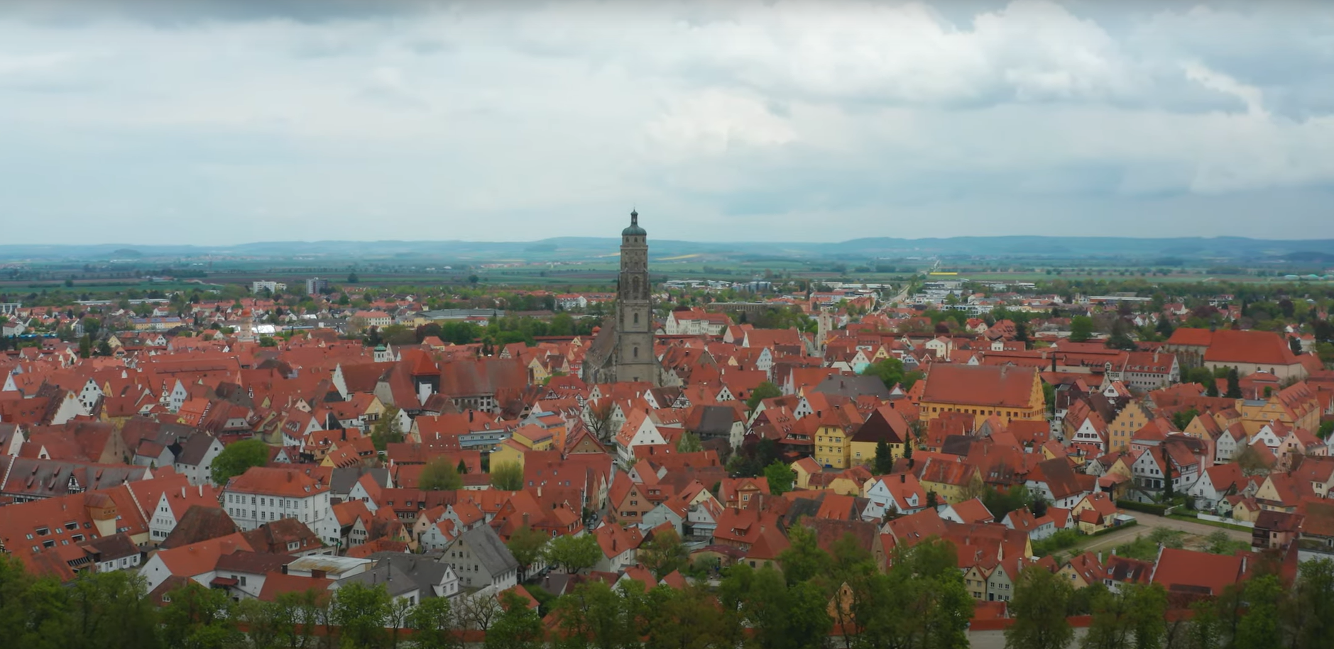 NASTAO JE U KRATERU NAKON UDARA METEORA Bajkoviti srednjovijekovni grad obložen dijamantima
