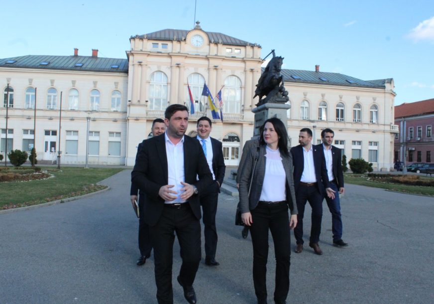 Ljubiša Petrović prisustvovao osnivačkoj skupštini Narodnog fronta u Bijeljini, ali se nije pojavio na Glavnom odboru SDS-a