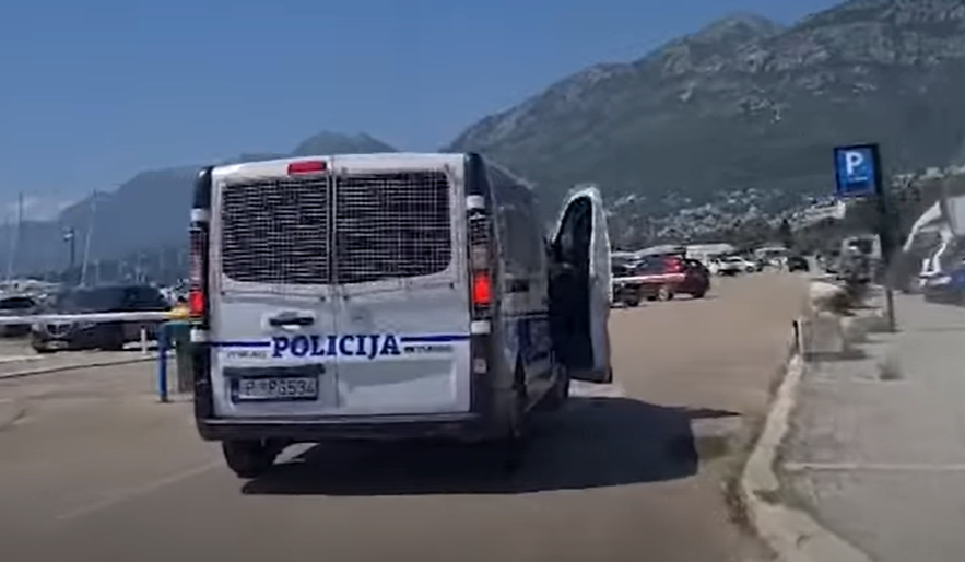 TRAGEDIJA U CRNOJ GORI U stravičnoj nesreći poginuo motociklista, od siline udarca preletio u suprotnu traku