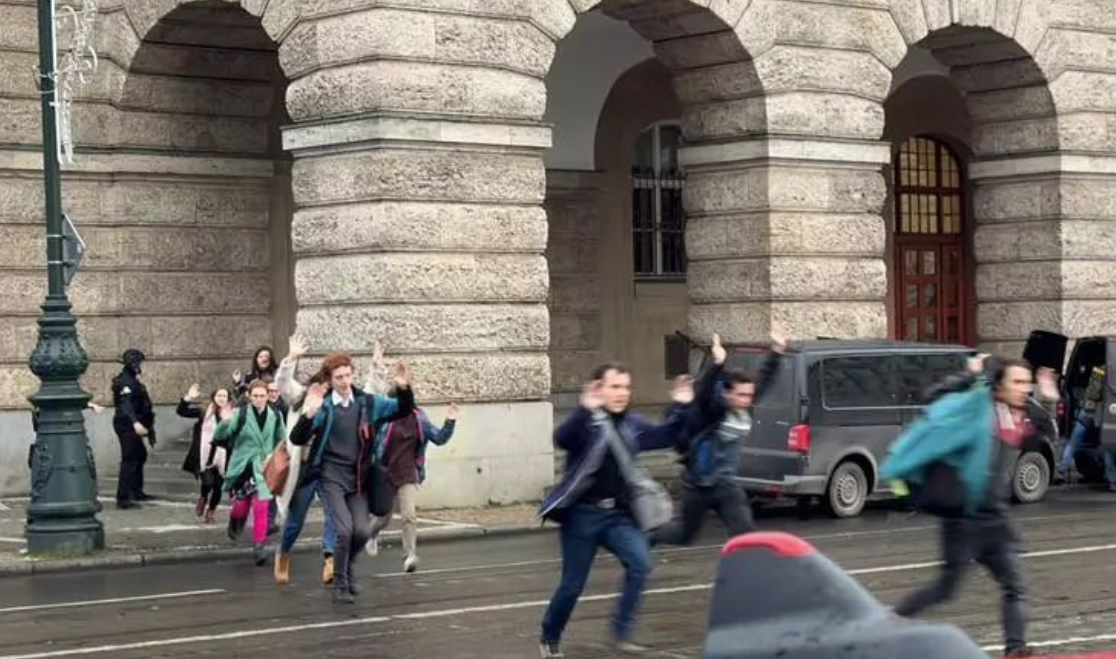 PUCNJAVA U CENTRU PRAGA Ima poginulih i ranjenih