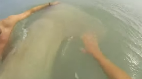 PRIZOR KOJI OSTAVLJA BEZ TEKSTA Ribar ukrotio zvijer iz dubina (VIDEO)