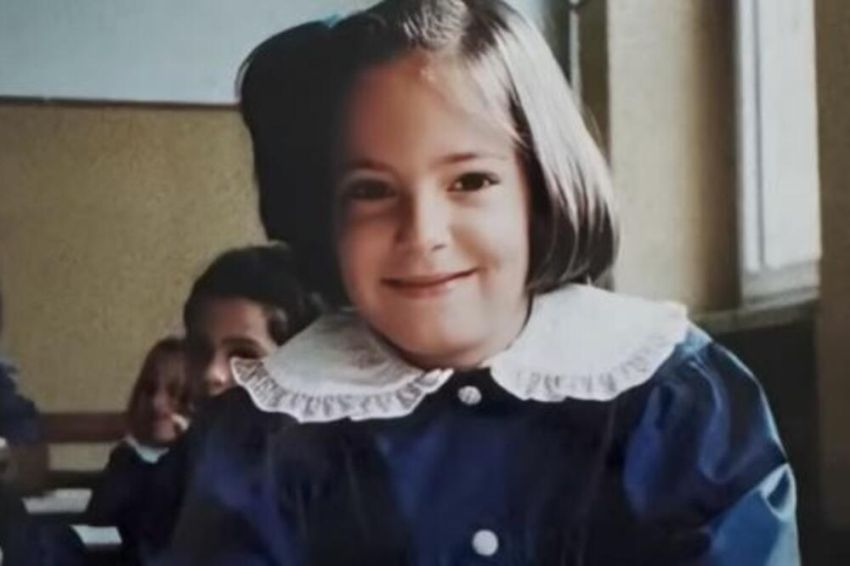 Prepoznajete djevojčicu sa slike? Danas je jedna od najzgodnijih domaćih pjevačica (FOTO)