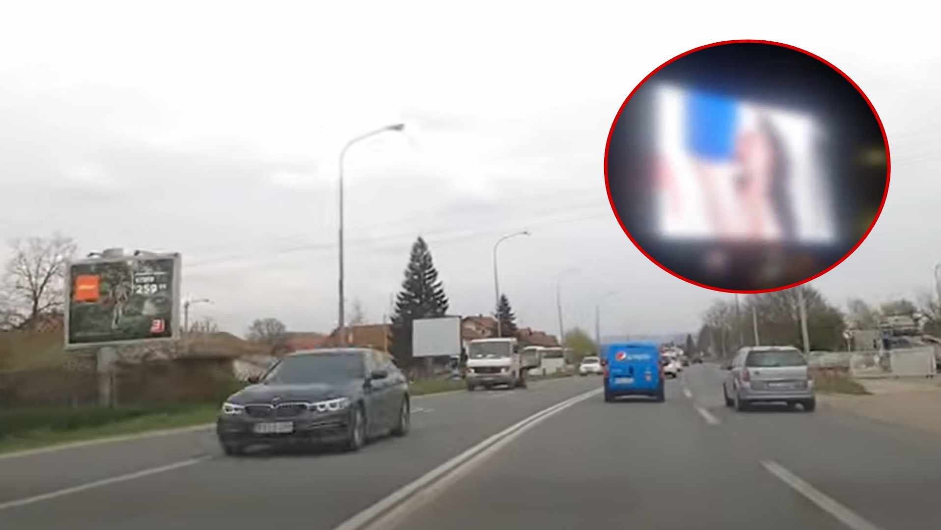 (VIDEO) VRELA AKCIJA NA ULICAMA BANJALUKE Film za odrasle pušten na bilbordu, građani šokirani prizorom