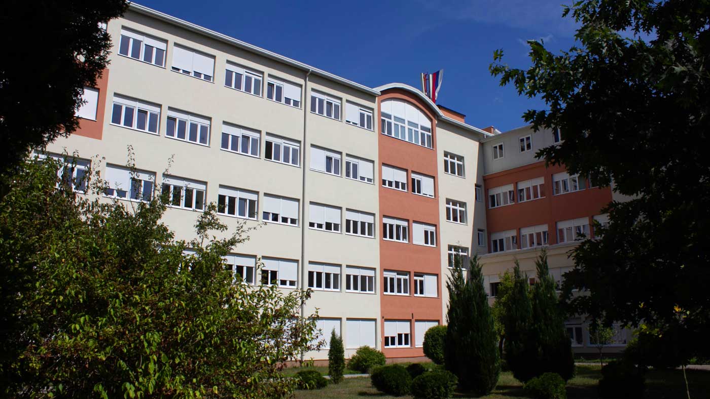 BEBA PALA NA POD SA POMOĆNOG STOLA Detalji optužnice protiv babice i doktora iz Foče: Nisu joj pružili adekvatnu ljekarsku pomoć