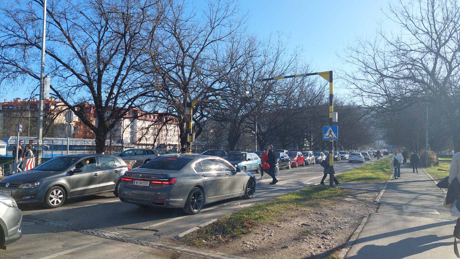 (FOTO/VIDEO) NAORUŽAJTE SE STRPLJENJEM Kolaps u Banjaluci zbog izgradnje novog kružnog toka, ogromne gužve i zbog dolaska dijaspore