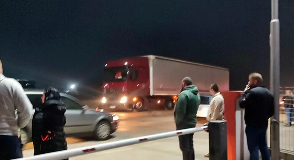 DETALJI STRAVIČNE NESREĆE U BIJELJINI Vozač izašao iz kamiona pa ga usmrtilo auto
