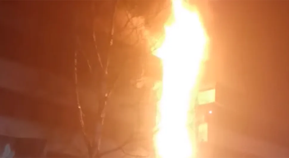 Požar u Zavidovićima, vatrogasci na terenu (VIDEO)