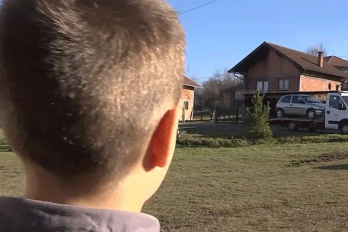"BUDITE DOBRI I DOBIĆETE POKLON" Milanu iz Teslića ispunjena novogodišnja želja: Mališan poslao snažnu poruku (VIDEO)