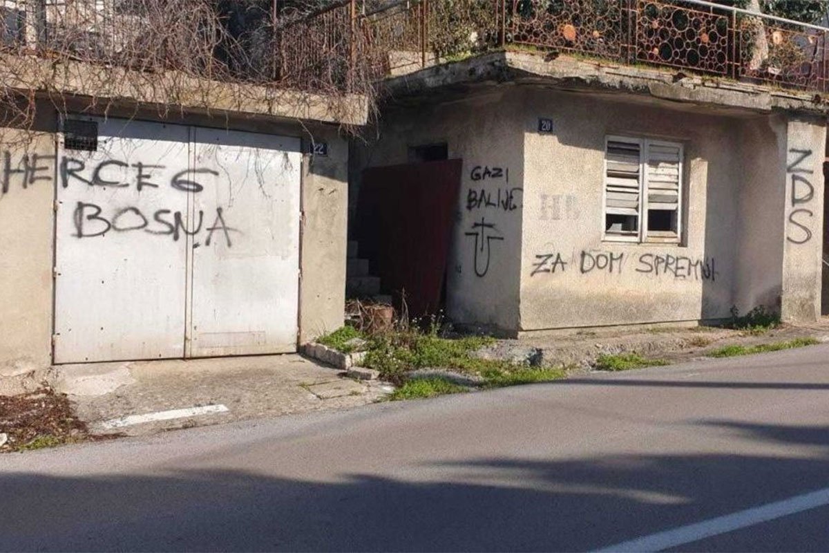 SRAMOTNO U Neumu osvanuli grafiti sa ustaškim krilaticama