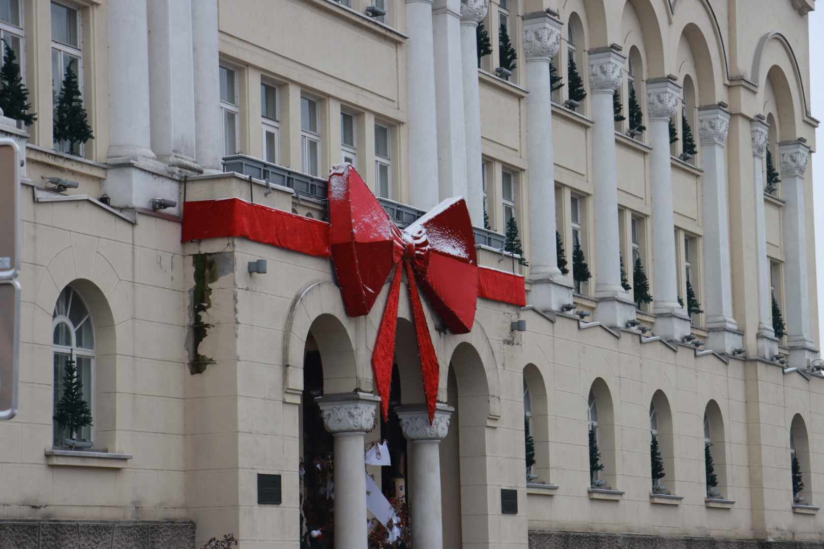 (VIDEO) BURNO U GRADSKOJ UPRAVI U BANJALUCI Ponovo se okupili nezadovoljni roditelji