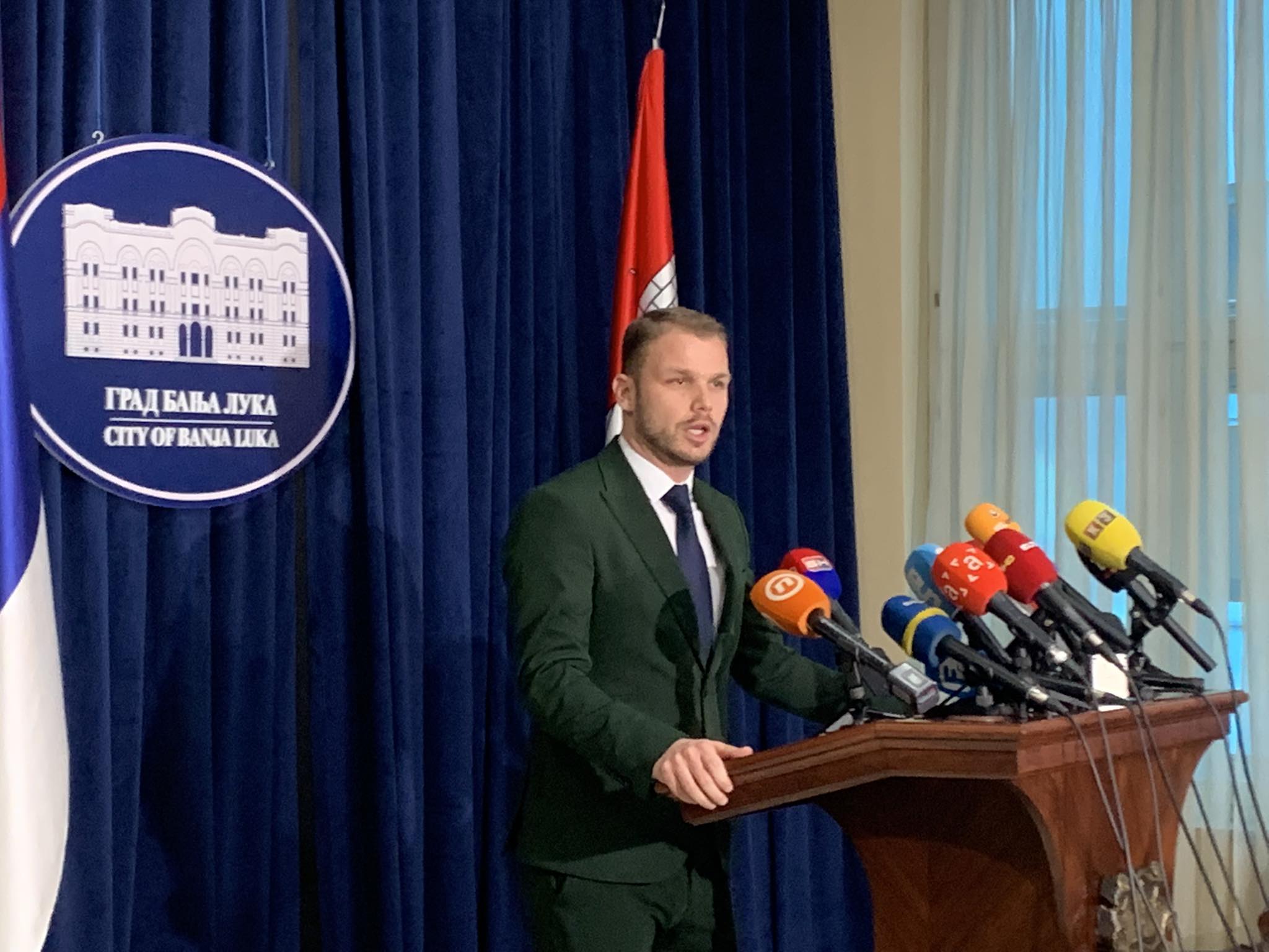 VANREDNI PRES GRADONAČELNIKA BANJALUKE Stanivuković: Iznio bih bombu iz Gradske uprave samo da se održavaju sjednice! (FOTO)